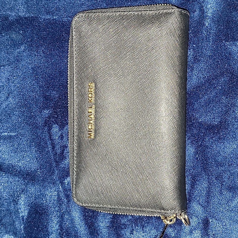 Michael Kors Jet Set Travel Continental Black Saffiano Leather Wallet